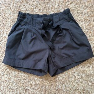 Lululemon Spring Break Away Short 4-Way Stretch Black Shorts Sz 2